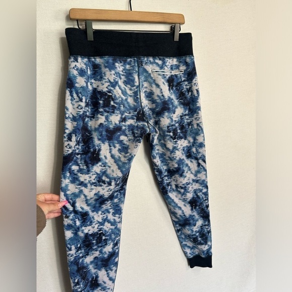 LULULEMON Blue Tie Dye Zip Up Jogger Sweatpants Women’s Size 8 - Picture 3 of 11
